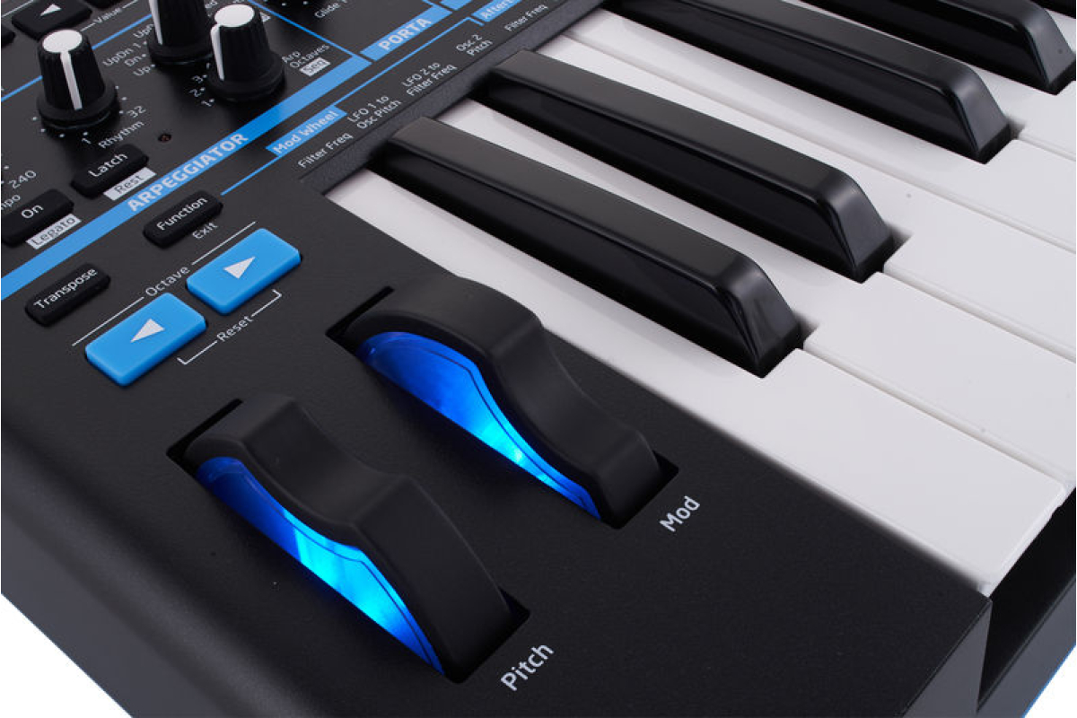 Синтезатор аналоговый NOVATION BASS STATION II
